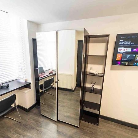 Stay Sa Cosy Equipped Studios Available 10 Mins From The City! Free Wifi &50" Smart Tv'S! Birmingham Buitenkant foto