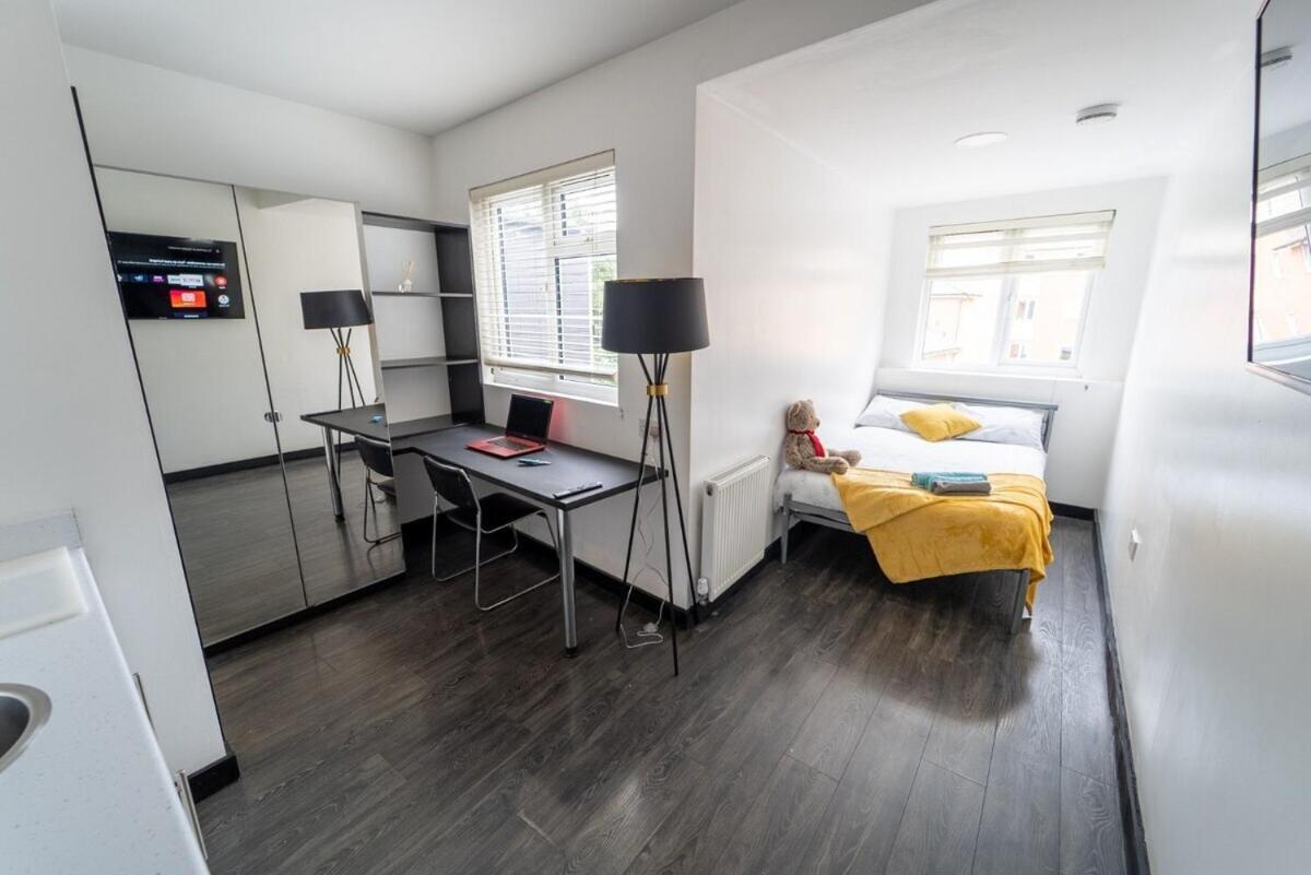 Stay Sa Cosy Equipped Studios Available 10 Mins From The City! Free Wifi &50" Smart Tv'S! Birmingham Kamer foto